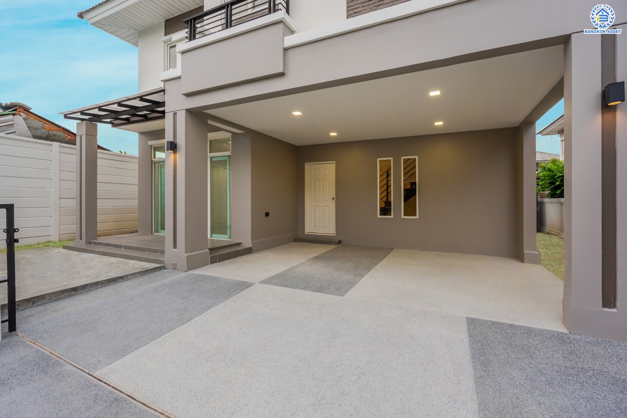 บ้านมือสองตกแต่งใหม่ ม.เดอะแพลนท์ วัชรพล หลังมุม เนื้อที่ 54 ตร.ว. ฟังก์ชัน 3 ห้องนอน 3 ห้องน้ำ จอดรถได้ 2 คัน Facilities ครบครัน บนทำเลเชื่อมต่อหลายเส้นทาง ถ.รามอินทรา ถ.สายไหม และ ถ.พหลโยธิน ใกล้สนามบินดอนเมือง ทางด่วน "รามอินทรา" และรถไฟฟ้าสายสีเขียว "สถานีคูคต"